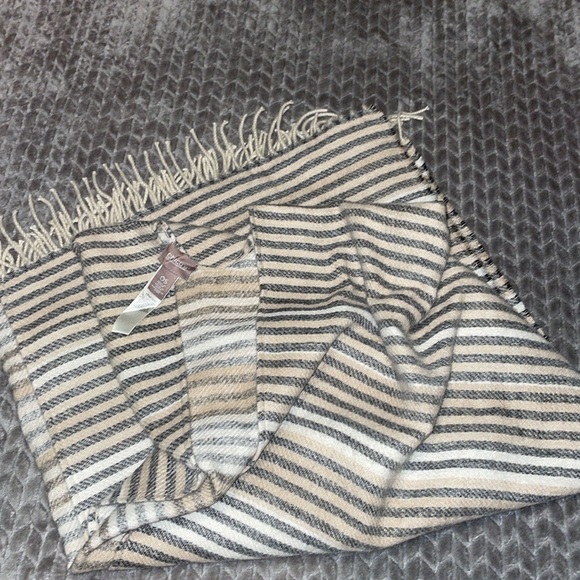 Chico’s shawl/wrap.  One size. - Picture 1 of 7